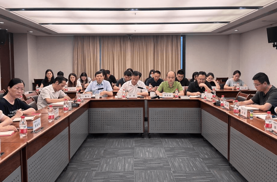 誠通國貿(mào)黨委開展主題教育專題學習研討會